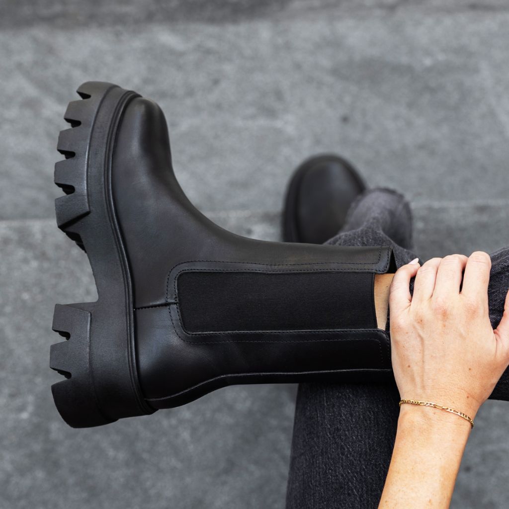 S Reign | Black
