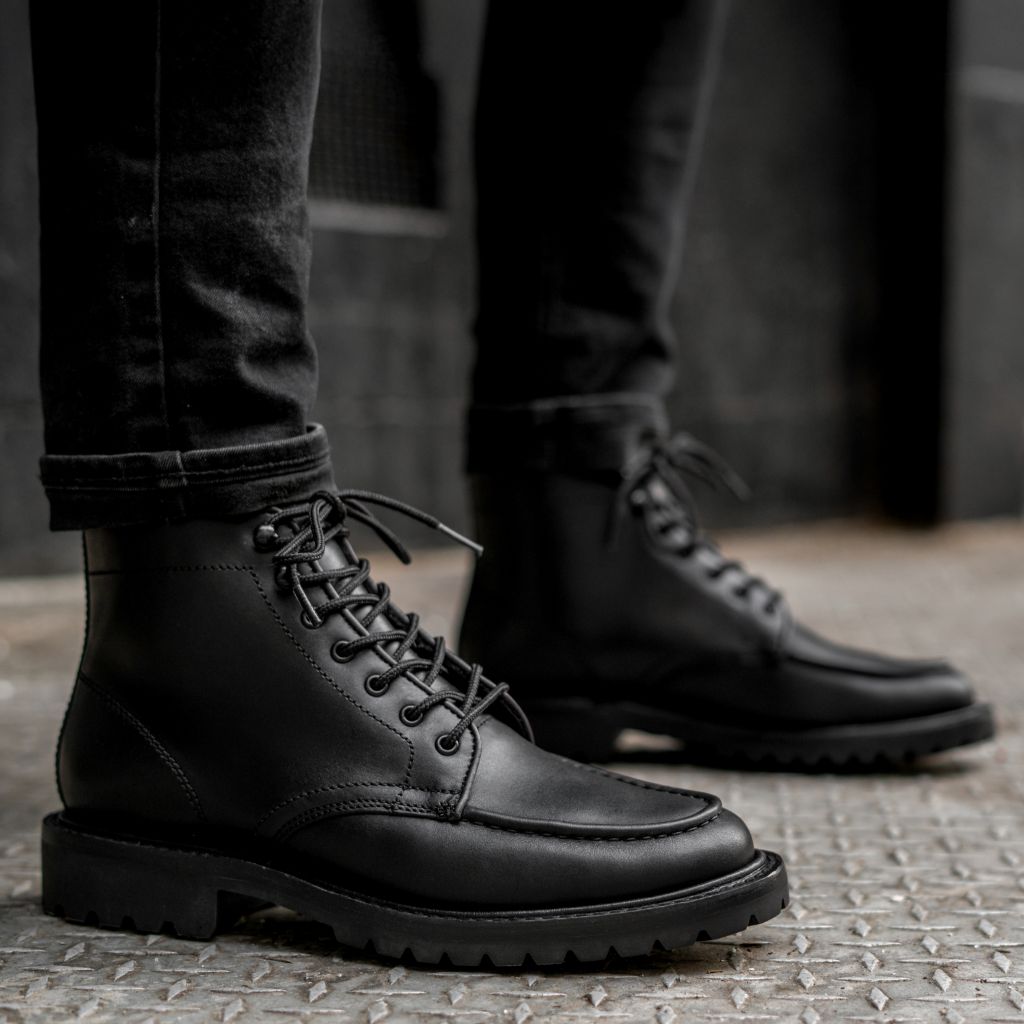 Diplomat | Black